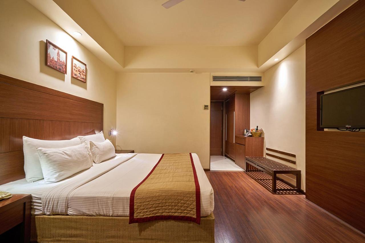 Hotel Ramee Panchshil Kolhapur Exterior foto