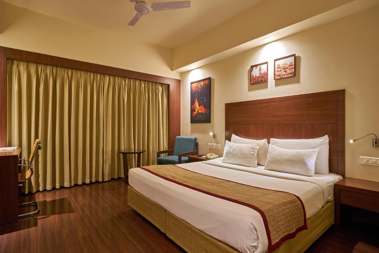 Hotel Ramee Panchshil Kolhapur Exterior foto