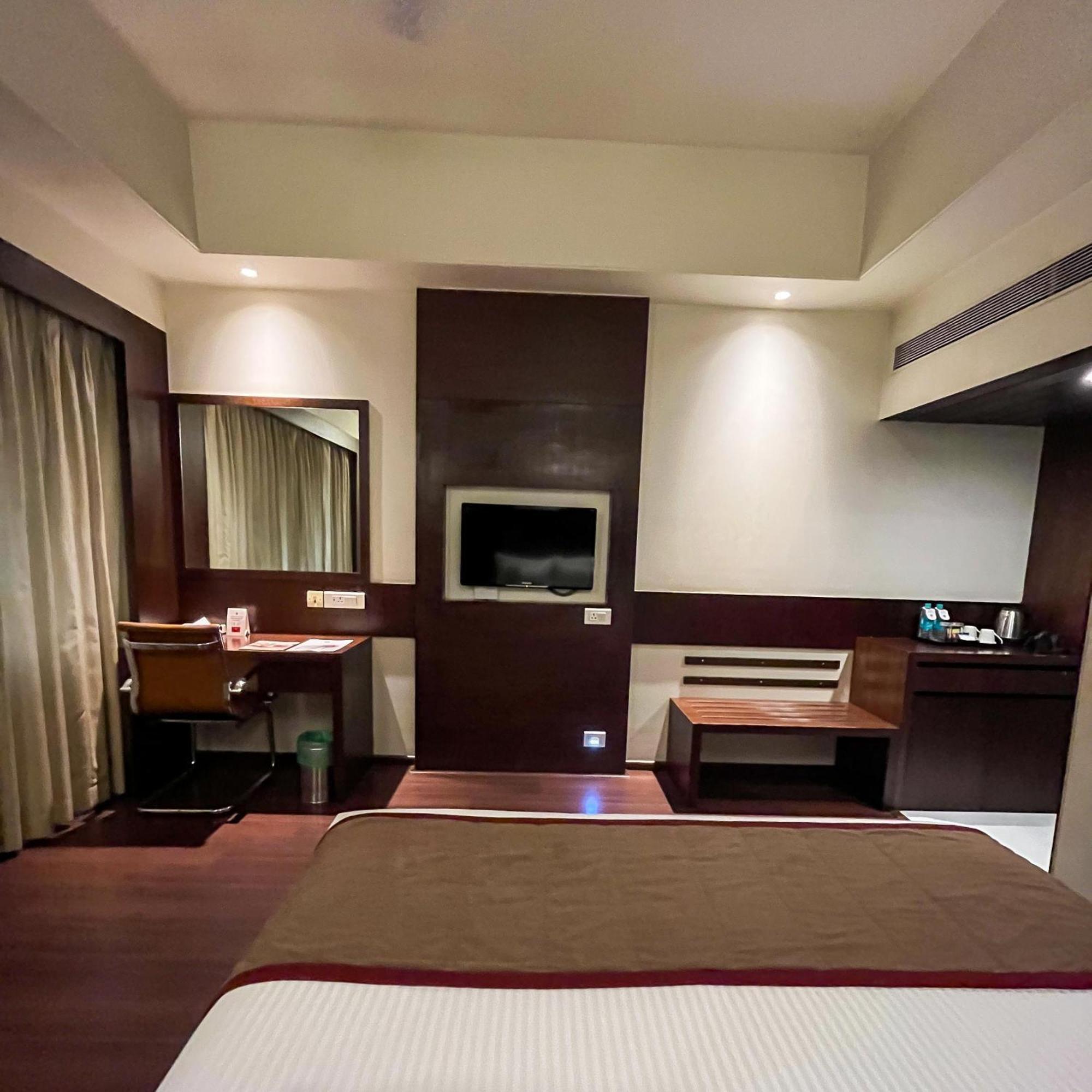 Hotel Ramee Panchshil Kolhapur Exterior foto