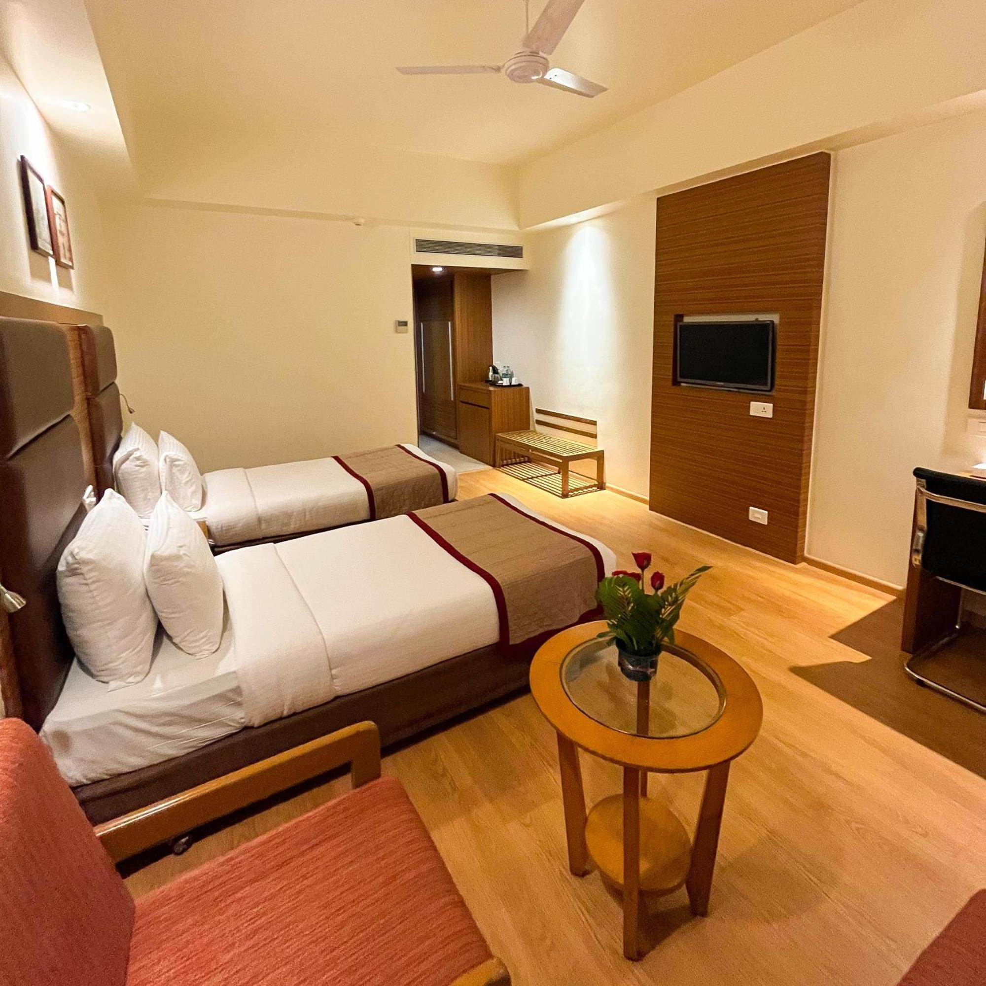 Hotel Ramee Panchshil Kolhapur Exterior foto
