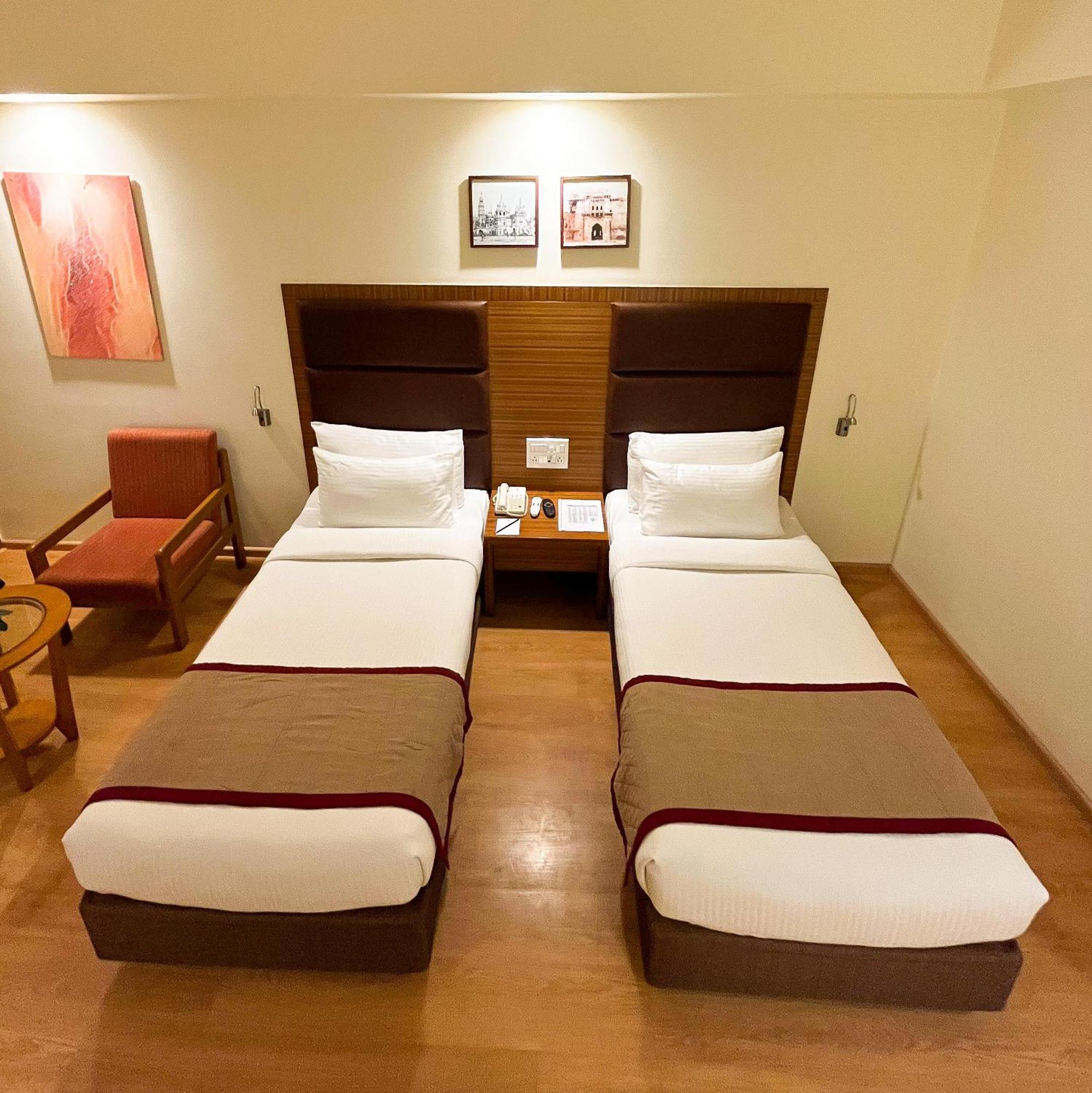 Hotel Ramee Panchshil Kolhapur Exterior foto