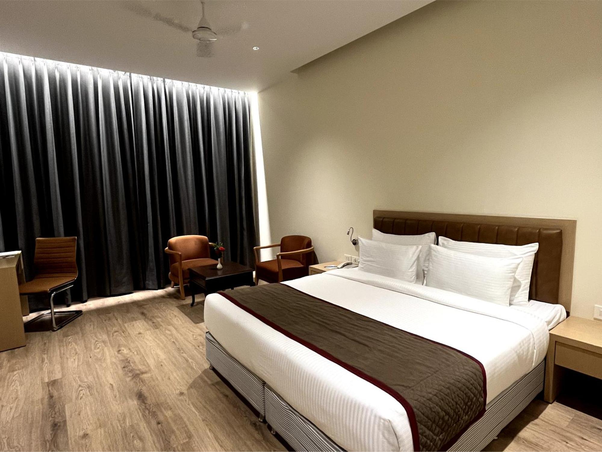 Hotel Ramee Panchshil Kolhapur Exterior foto