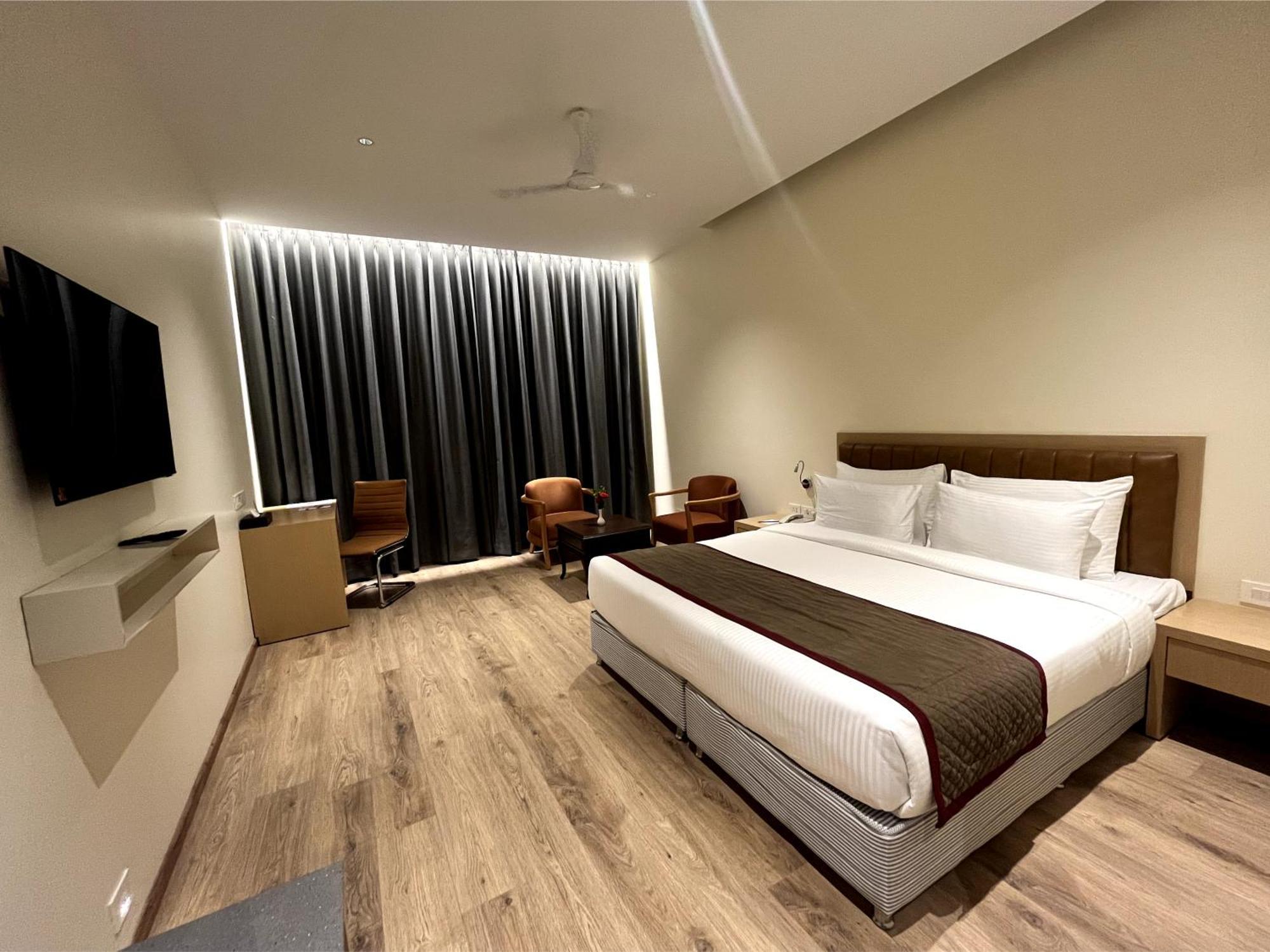 Hotel Ramee Panchshil Kolhapur Exterior foto