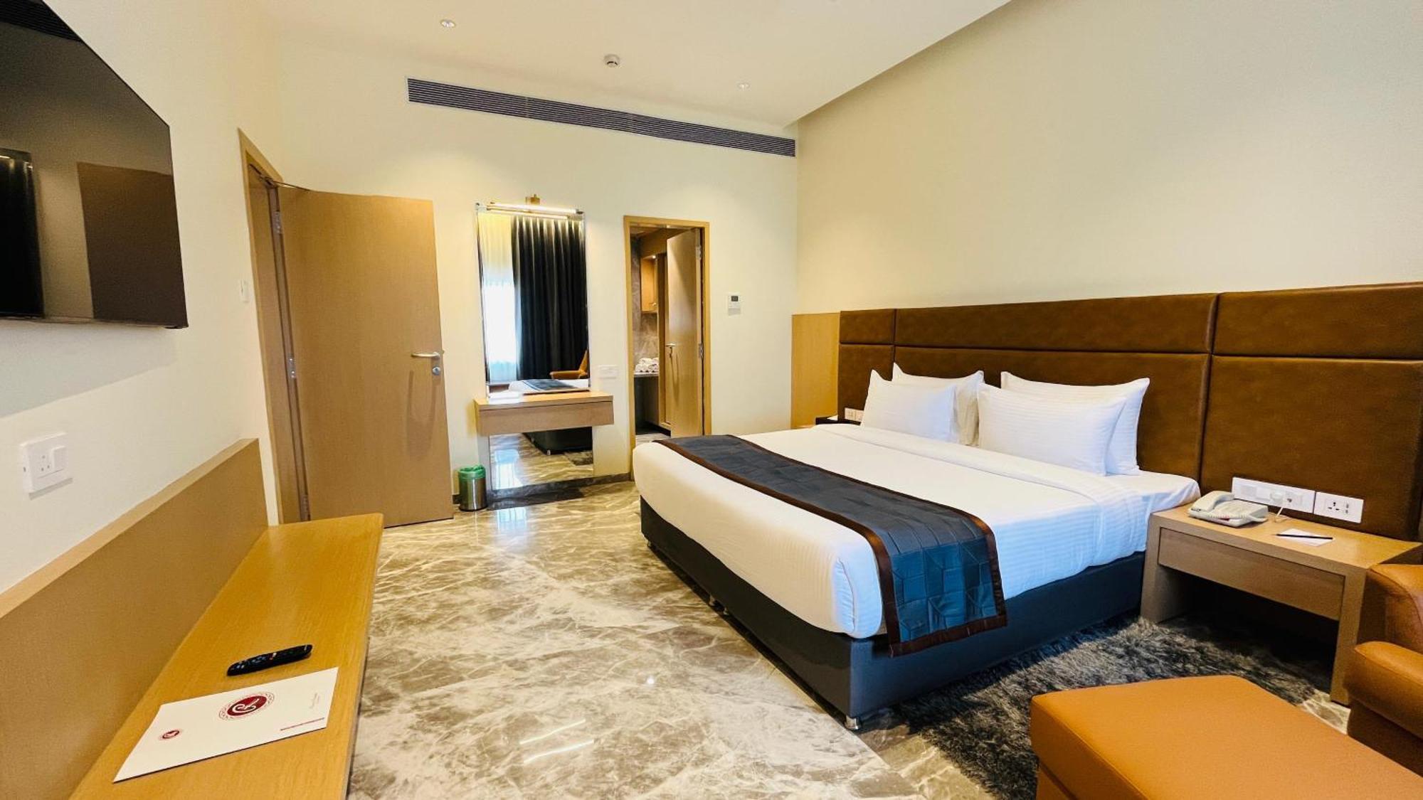 Hotel Ramee Panchshil Kolhapur Exterior foto