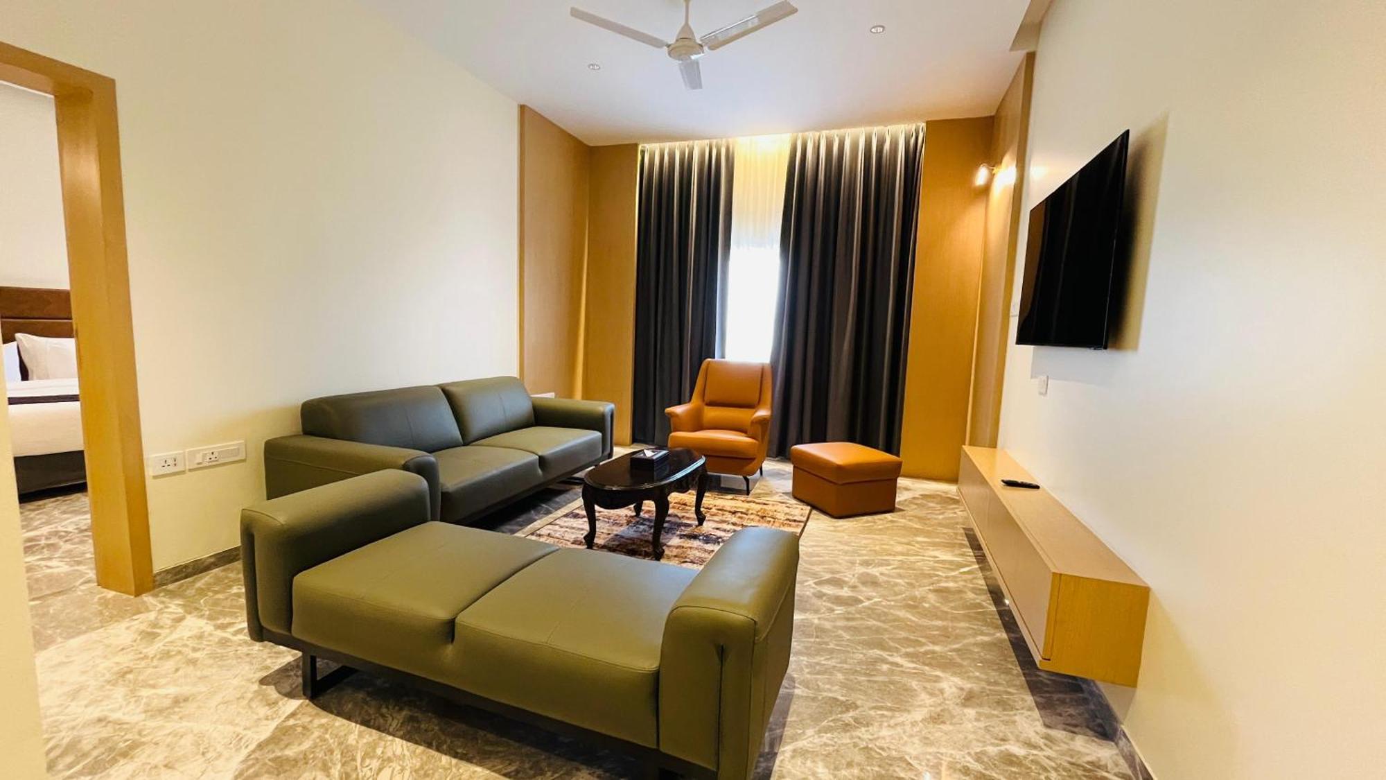 Hotel Ramee Panchshil Kolhapur Exterior foto